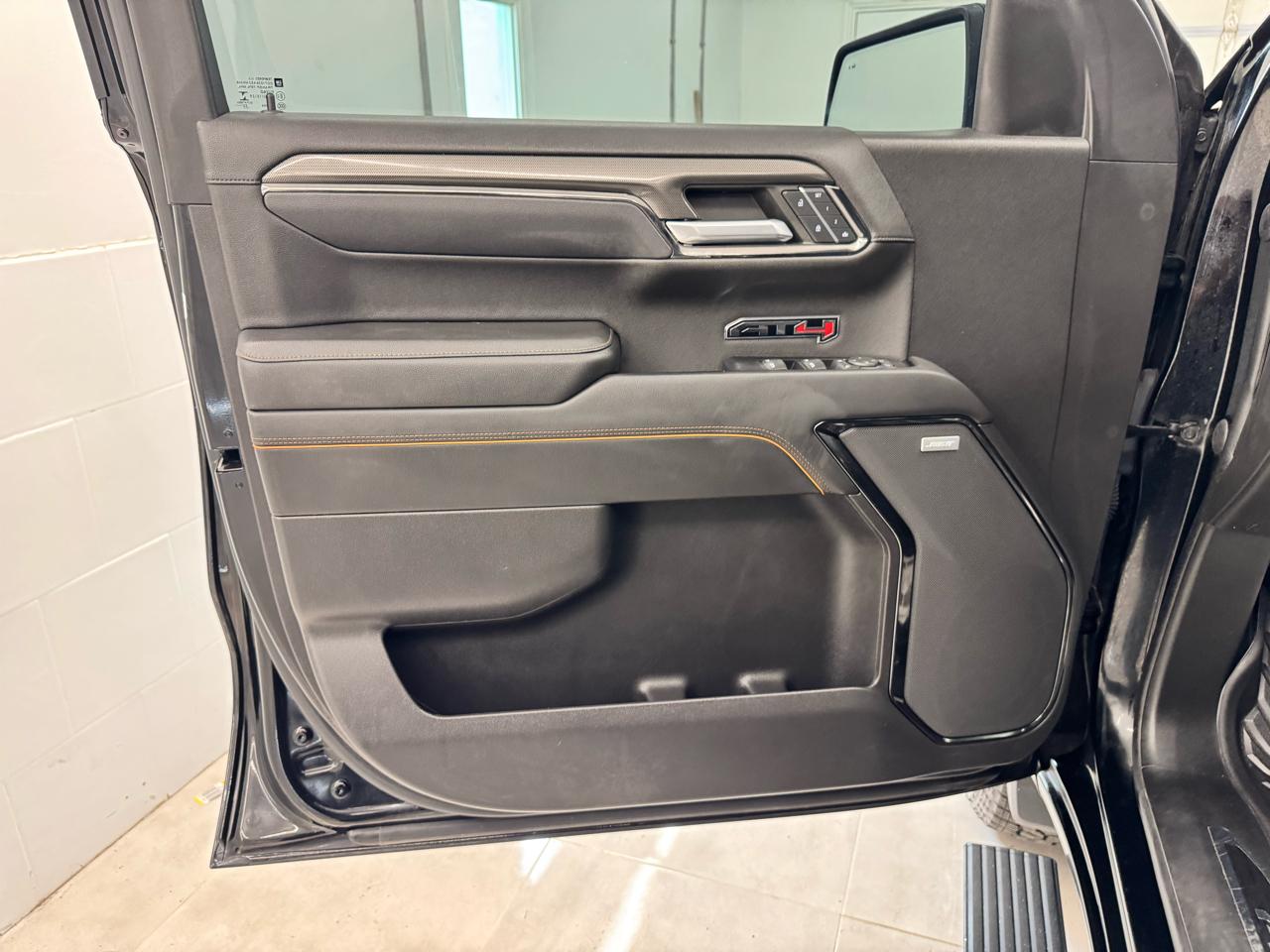 GMC Sierra 1500 4WD Crew Cab 157" AT4 2022