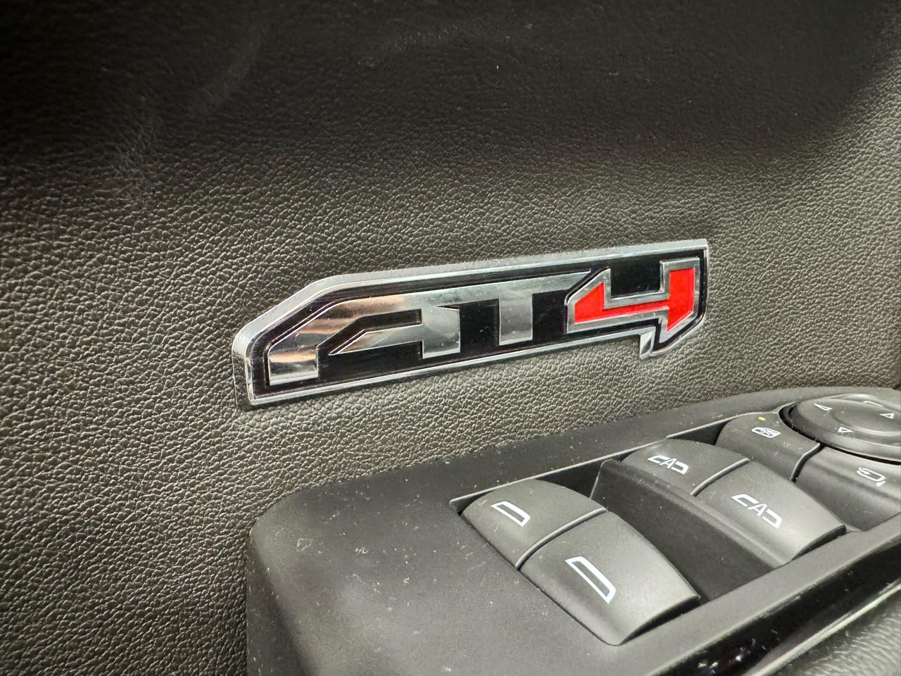 GMC Sierra 1500 4WD Crew Cab 157" AT4 2022