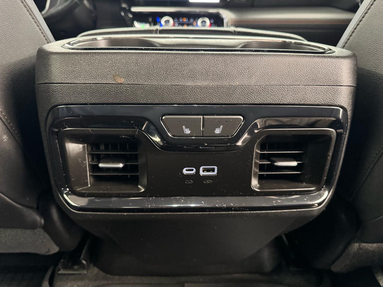 GMC Sierra 1500 4WD Crew Cab 157" AT4 2022