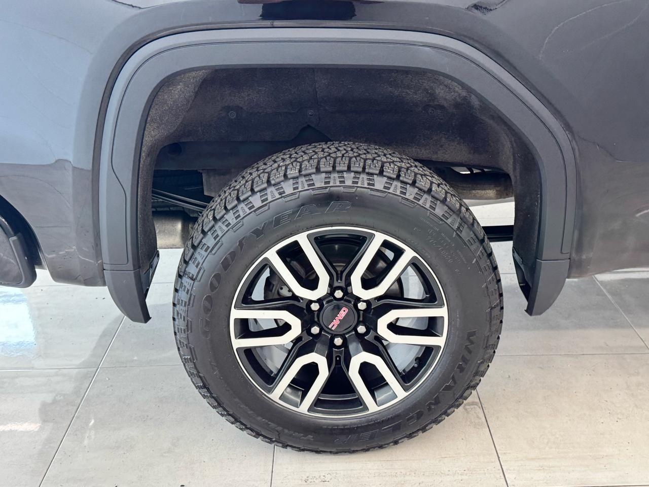 GMC Sierra 1500 4WD Crew Cab 157" AT4 2022