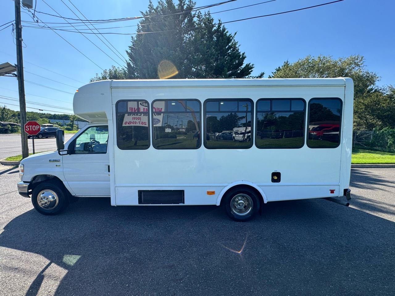 Ford E-Series Cutaway E-350 SRW 138" WB 2019