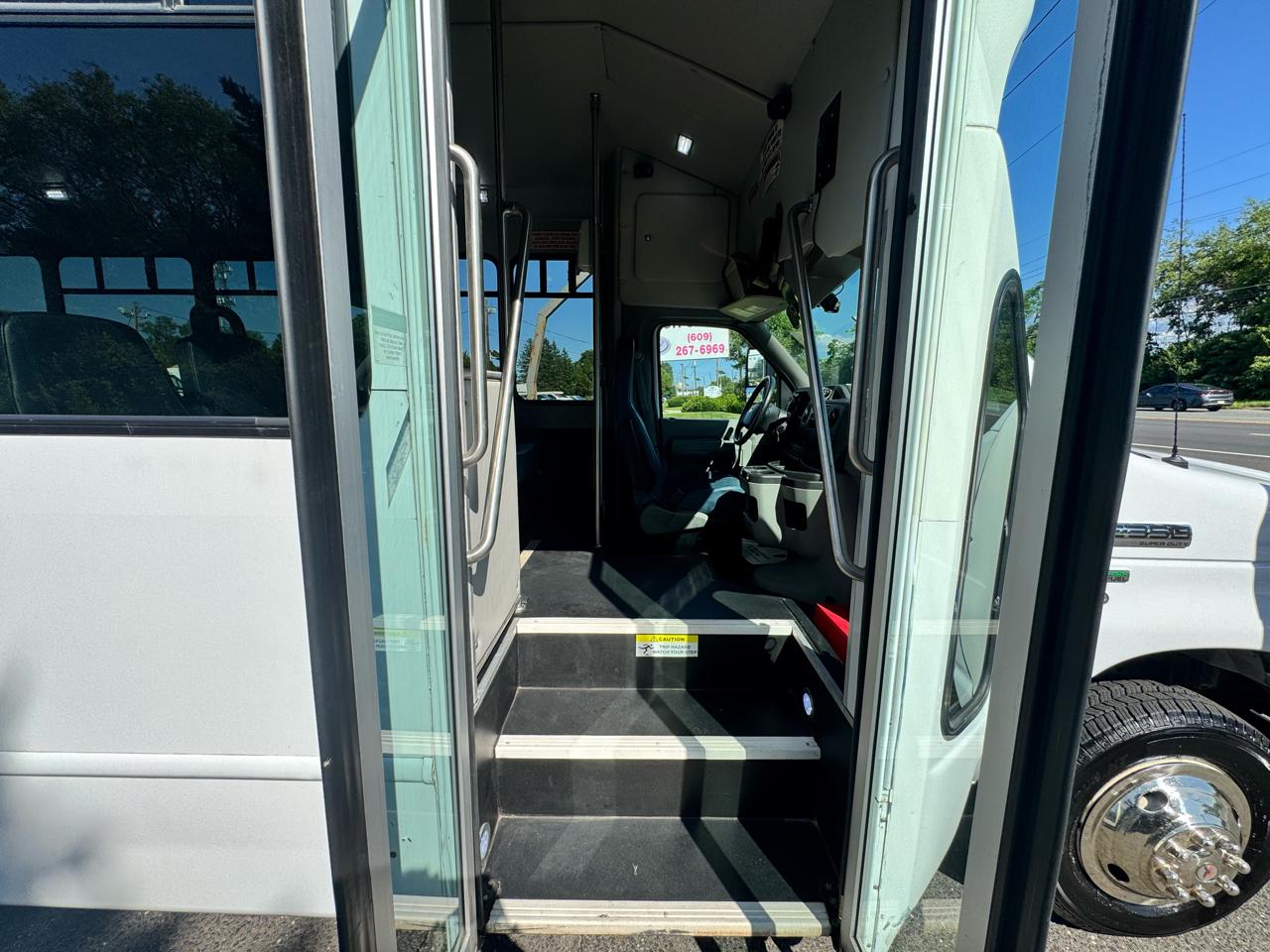Ford E-Series Cutaway E-350 SRW 138" WB 2019