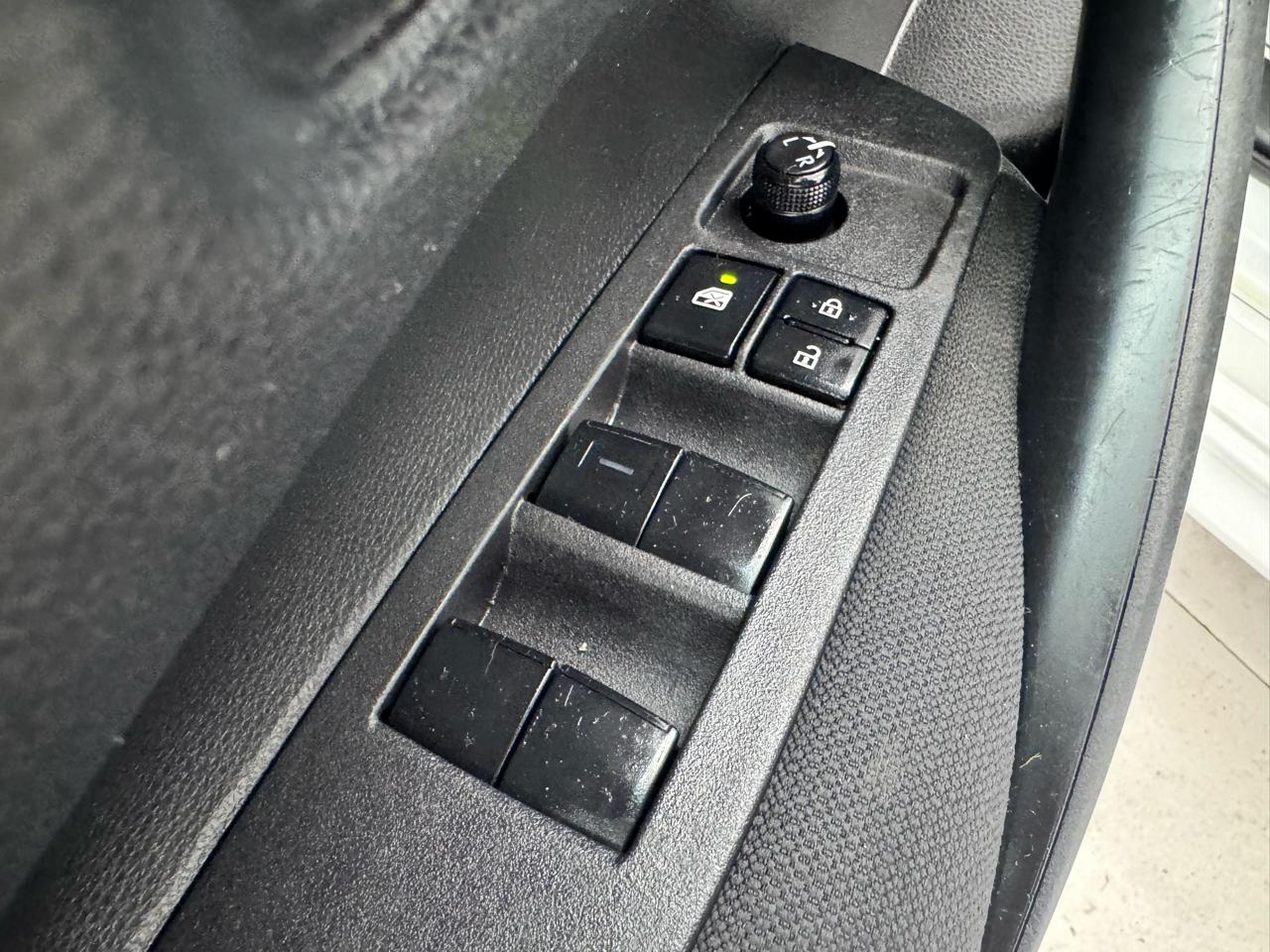 Toyota Corolla LE CVT (Natl) 2024