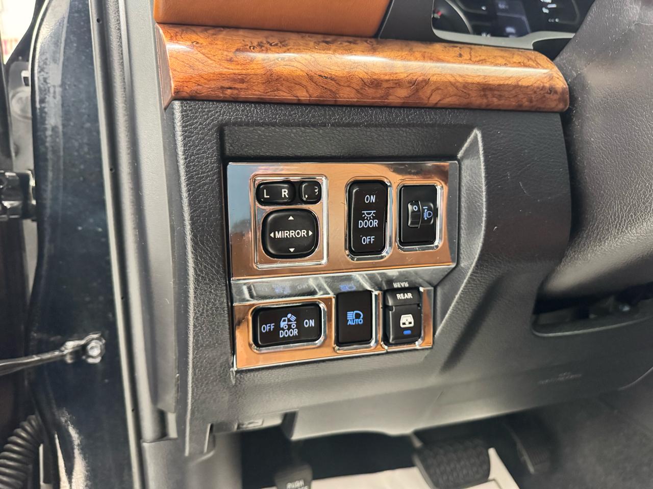 Toyota Tundra 4WD 1794 Edition CrewMax 5.5' Bed 5.7L (Natl) 2018