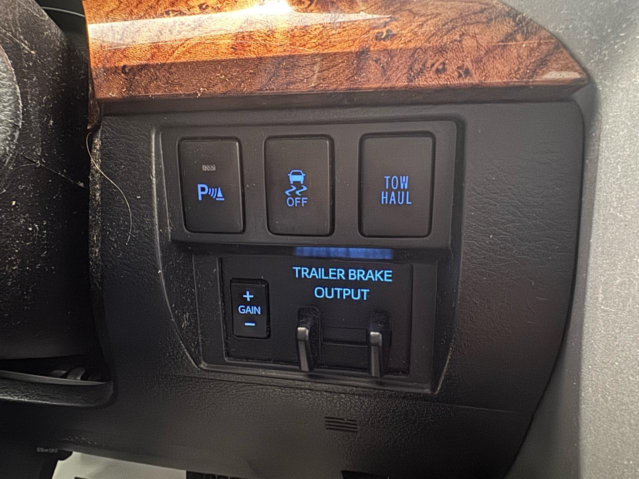 Toyota Tundra 4WD 1794 Edition CrewMax 5.5' Bed 5.7L (Natl) 2018