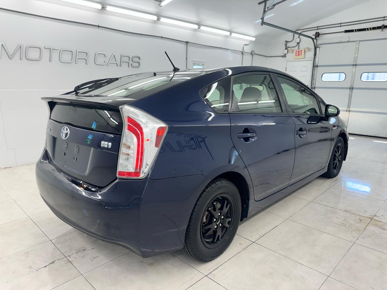 Toyota Prius 5dr HB Persona Series Special Edition (Natl) 2015