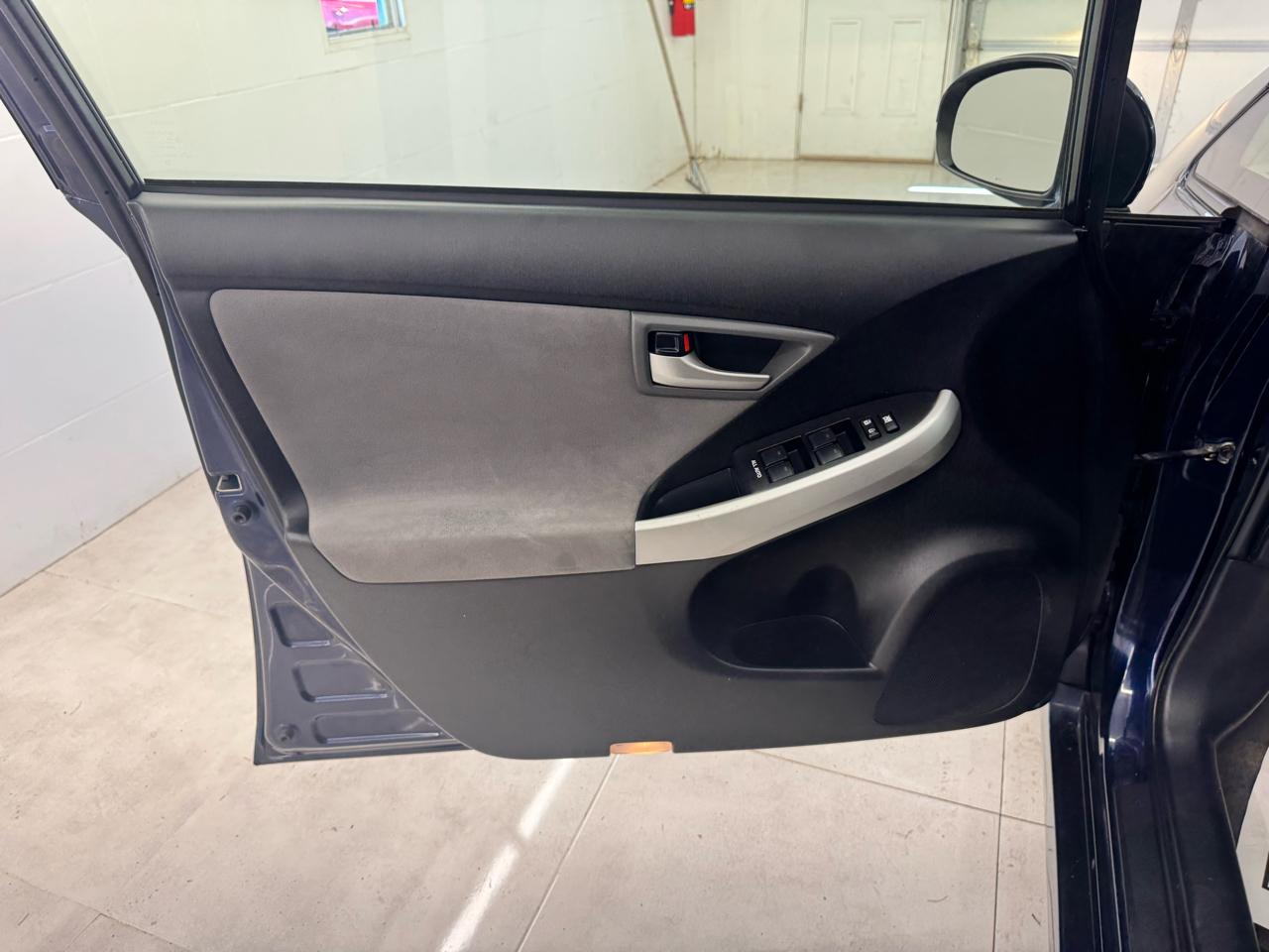 Toyota Prius 5dr HB Persona Series Special Edition (Natl) 2015