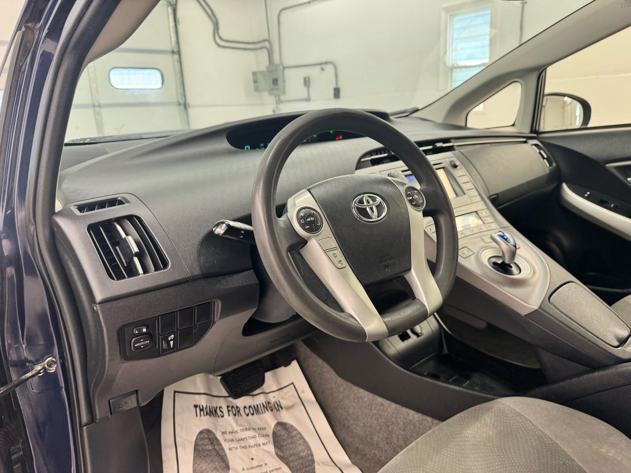 Toyota Prius 5dr HB Persona Series Special Edition (Natl) 2015