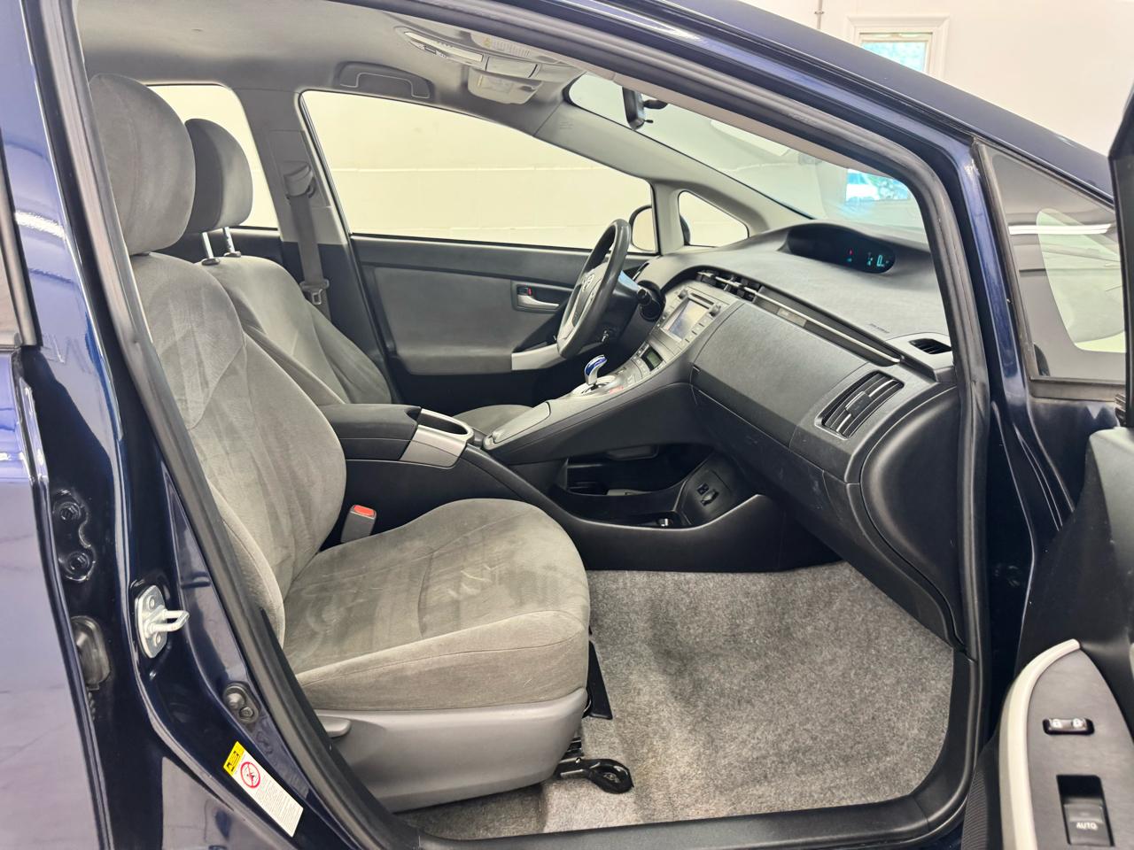 Toyota Prius 5dr HB Persona Series Special Edition (Natl) 2015