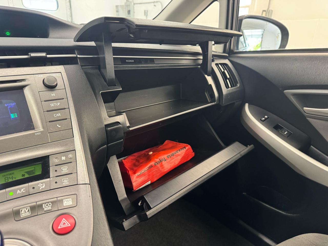 Toyota Prius 5dr HB Persona Series Special Edition (Natl) 2015