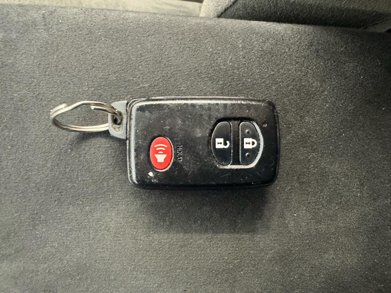 Toyota Prius 5dr HB Persona Series Special Edition (Natl) 2015
