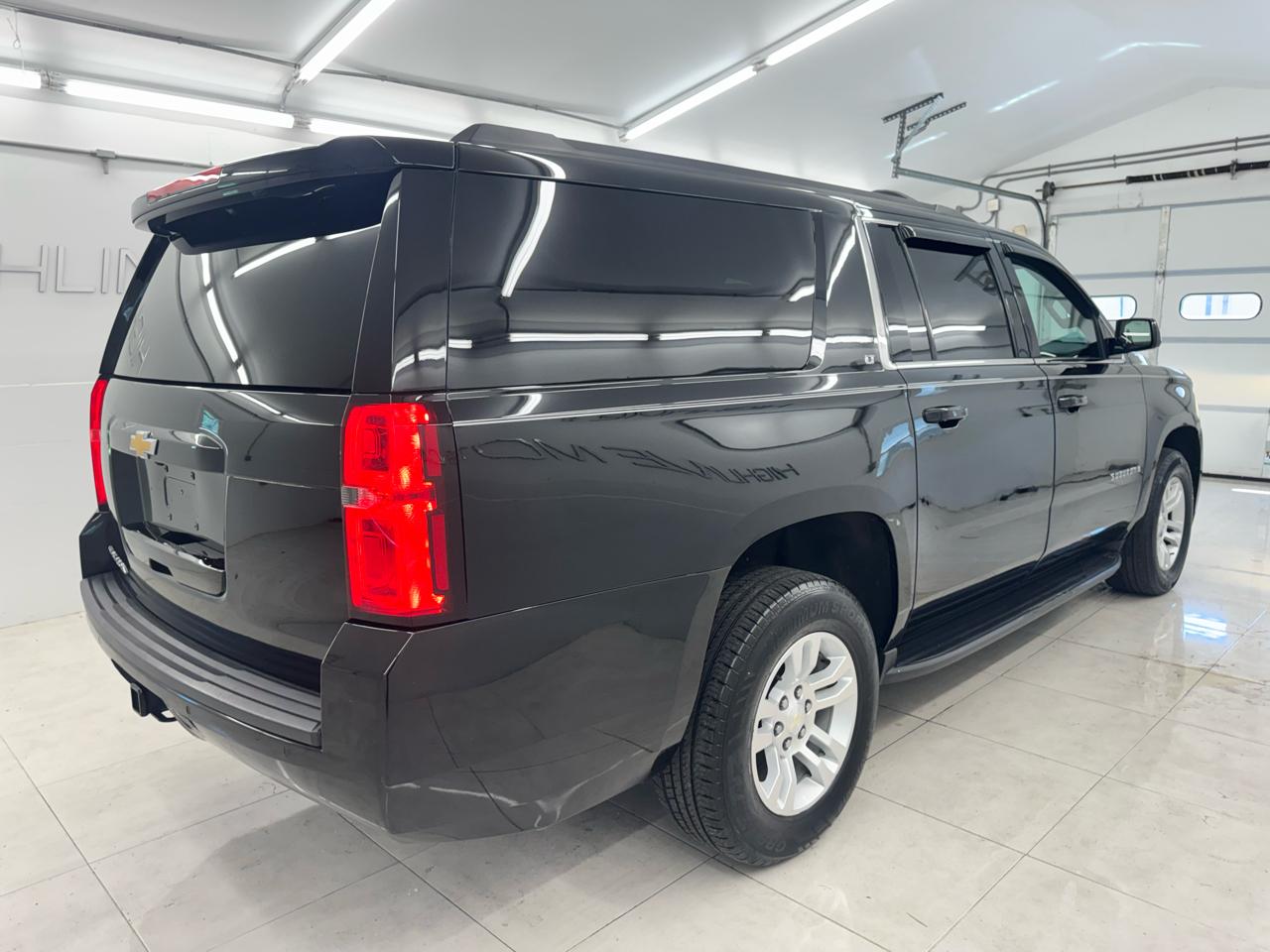 Chevrolet Suburban 4WD 4dr LT 2020