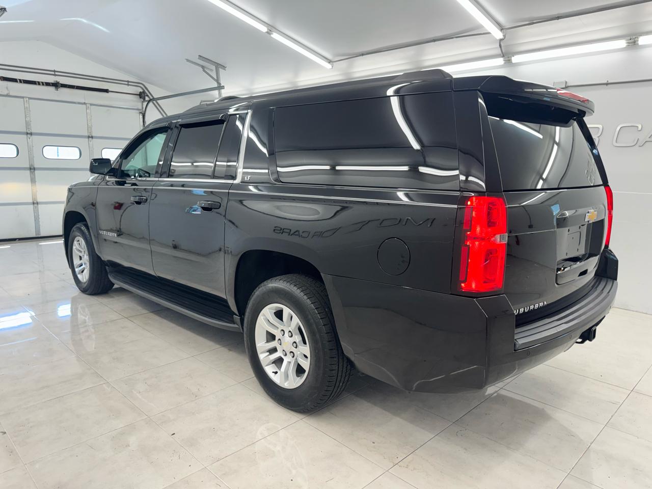 Chevrolet Suburban 4WD 4dr LT 2020