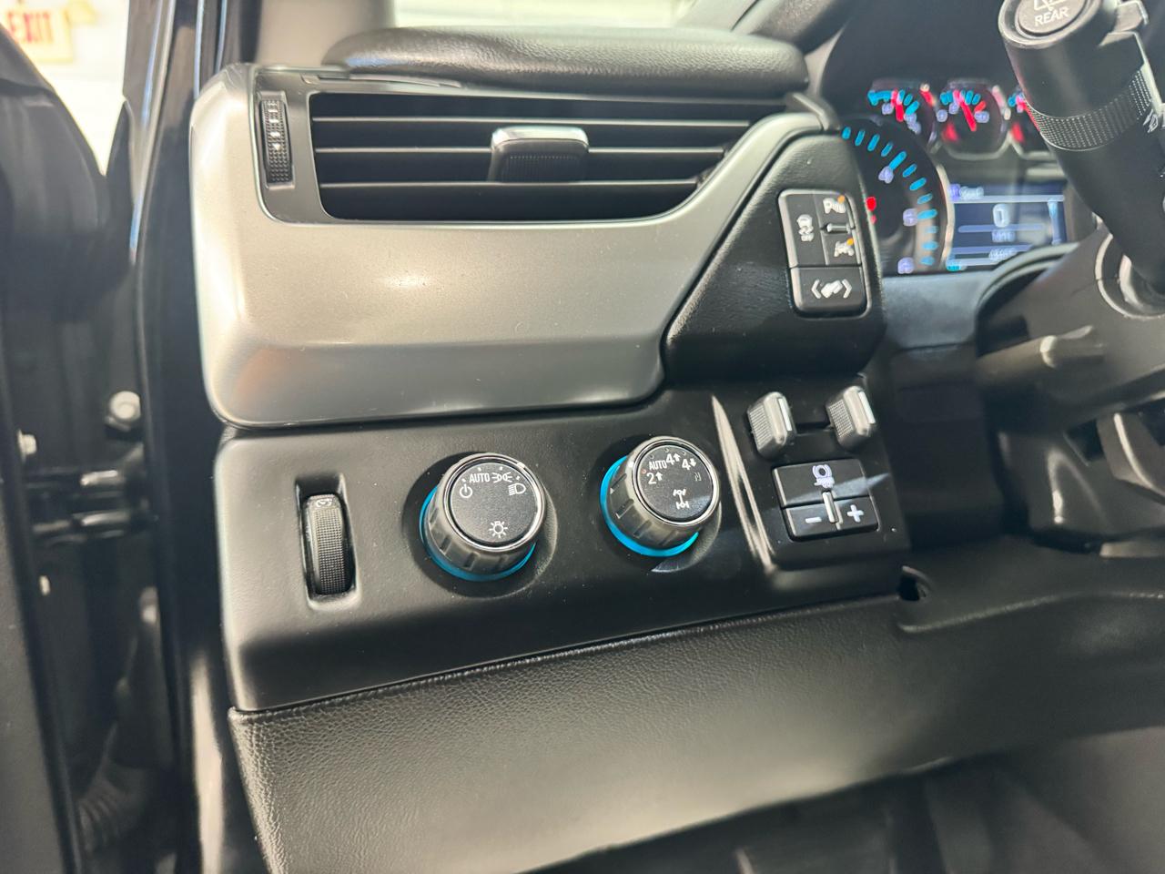 Chevrolet Suburban 4WD 4dr LT 2020