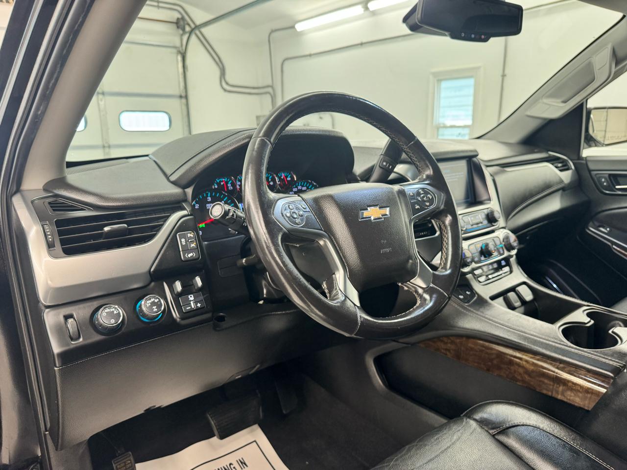 Chevrolet Suburban 4WD 4dr LT 2020
