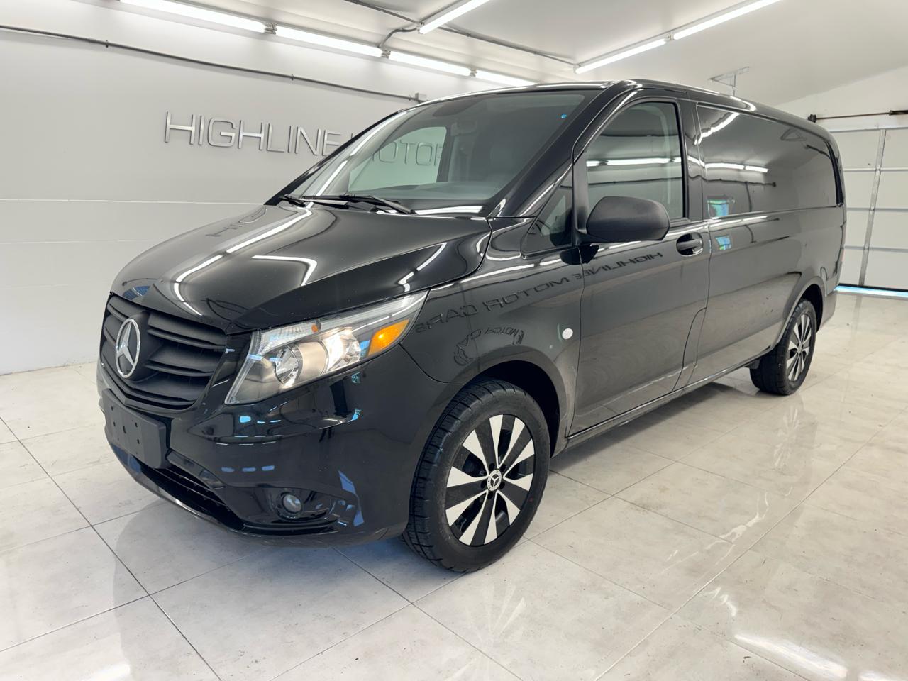 Mercedes-Benz Metris Cargo Van Standard Roof 126" Wheelbase 2022