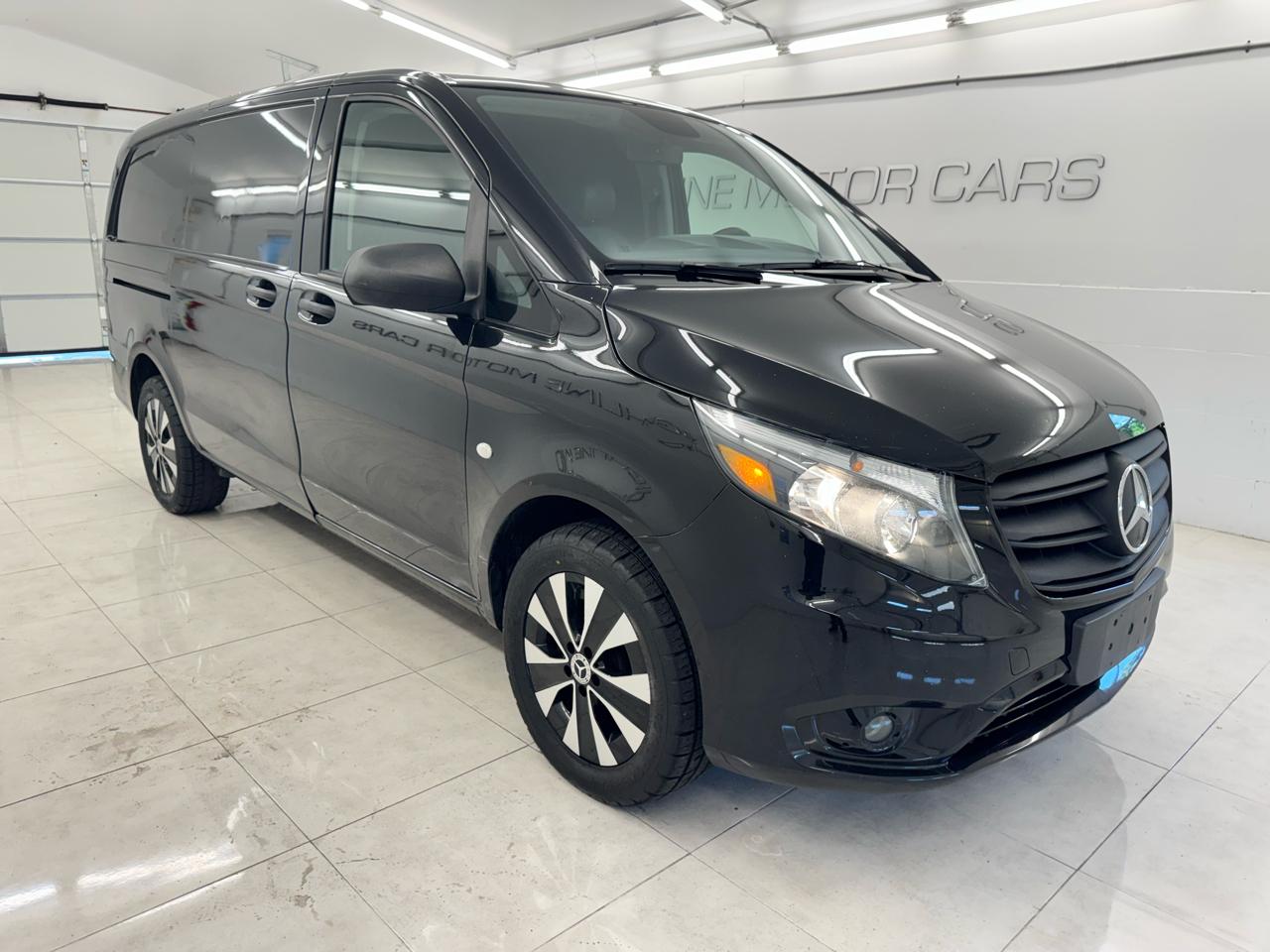 Mercedes-Benz Metris Cargo Van Standard Roof 126" Wheelbase 2022
