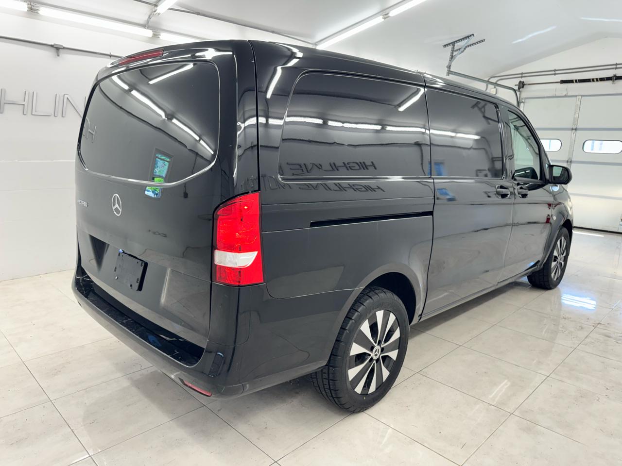 Mercedes-Benz Metris Cargo Van Standard Roof 126" Wheelbase 2022
