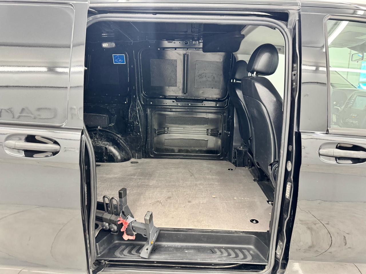 Mercedes-Benz Metris Cargo Van Standard Roof 126" Wheelbase 2022