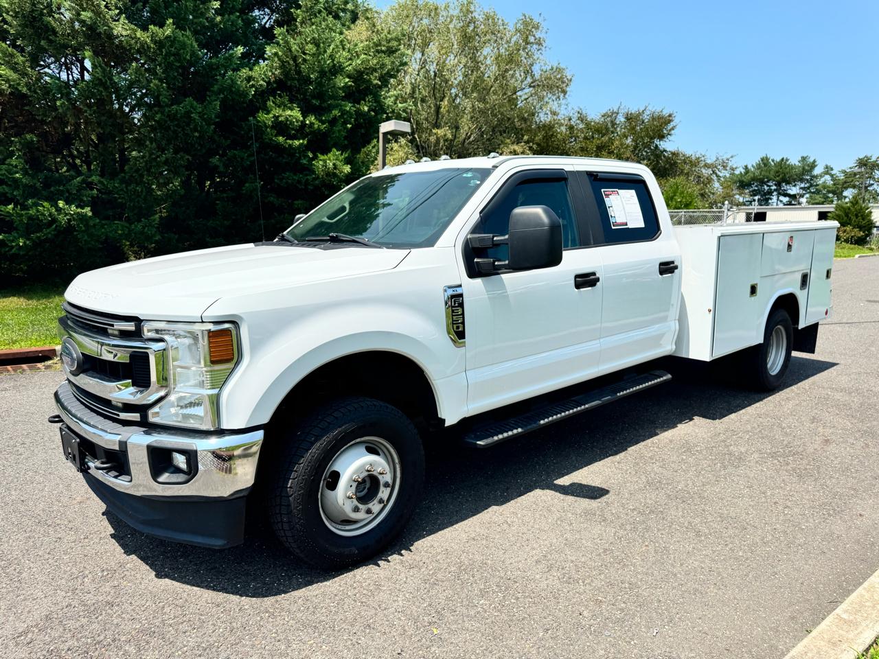 Ford Super Duty F-350 DRW Lariat 4WD Crew Cab 179" WB 60" CA 2021