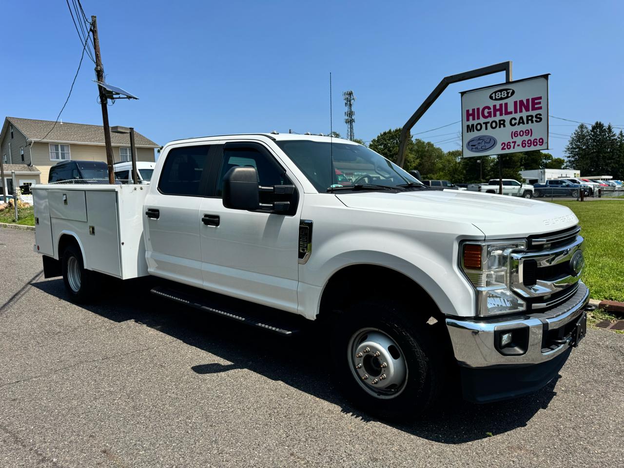 Ford Super Duty F-350 DRW Lariat 4WD Crew Cab 179" WB 60" CA 2021