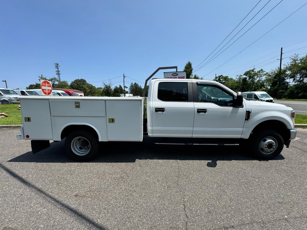 Ford Super Duty F-350 DRW Lariat 4WD Crew Cab 179" WB 60" CA 2021