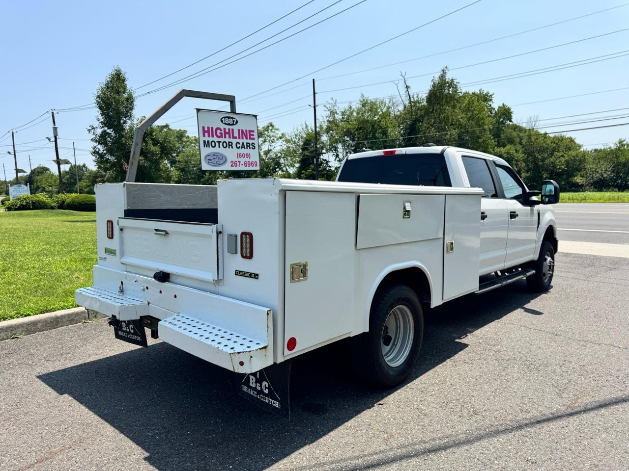 Ford Super Duty F-350 DRW Lariat 4WD Crew Cab 179" WB 60" CA 2021