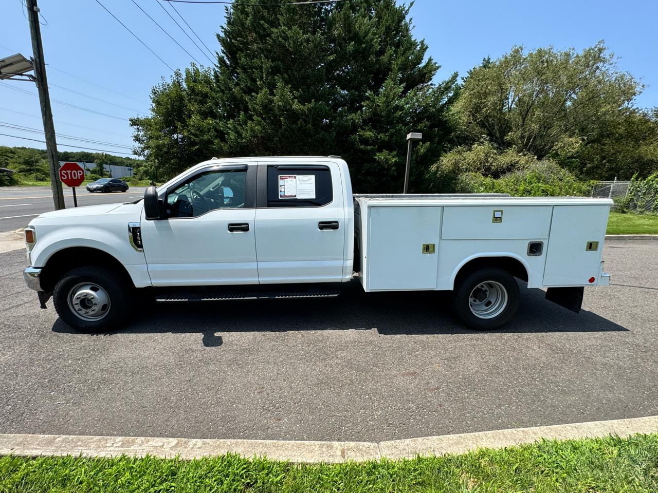 Ford Super Duty F-350 DRW Lariat 4WD Crew Cab 179" WB 60" CA 2021
