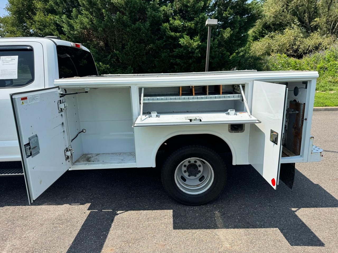 Ford Super Duty F-350 DRW Lariat 4WD Crew Cab 179" WB 60" CA 2021