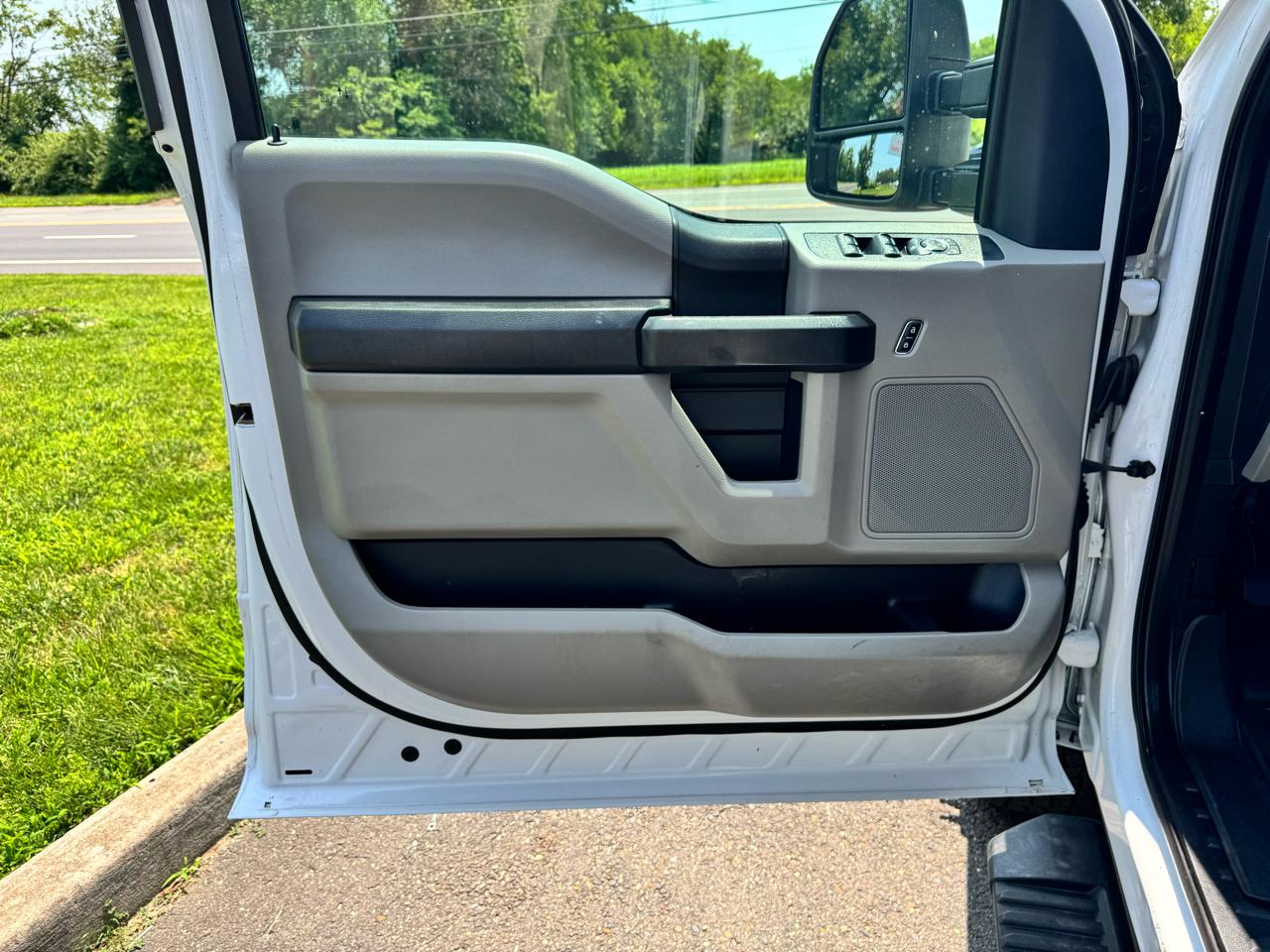 Ford Super Duty F-350 DRW Lariat 4WD Crew Cab 179" WB 60" CA 2021