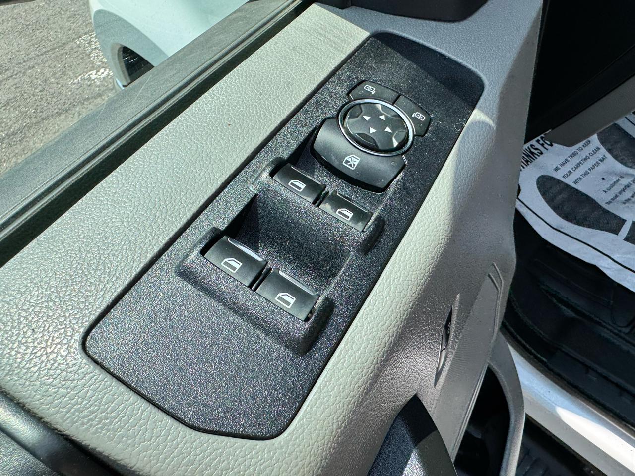 Ford Super Duty F-350 DRW Lariat 4WD Crew Cab 179" WB 60" CA 2021