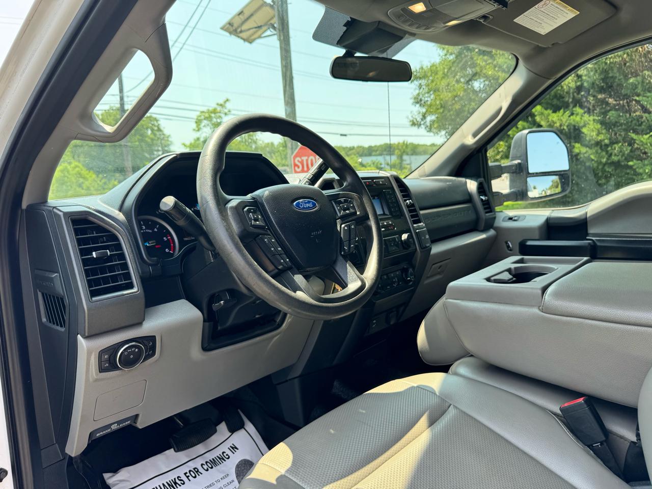 Ford Super Duty F-350 DRW Lariat 4WD Crew Cab 179" WB 60" CA 2021