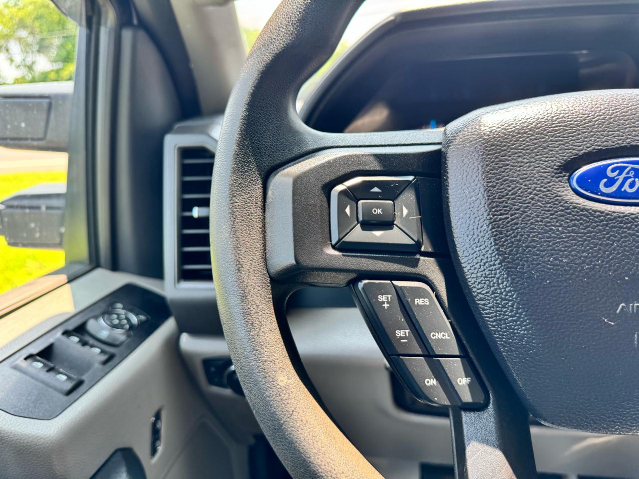 Ford Super Duty F-350 DRW Lariat 4WD Crew Cab 179" WB 60" CA 2021