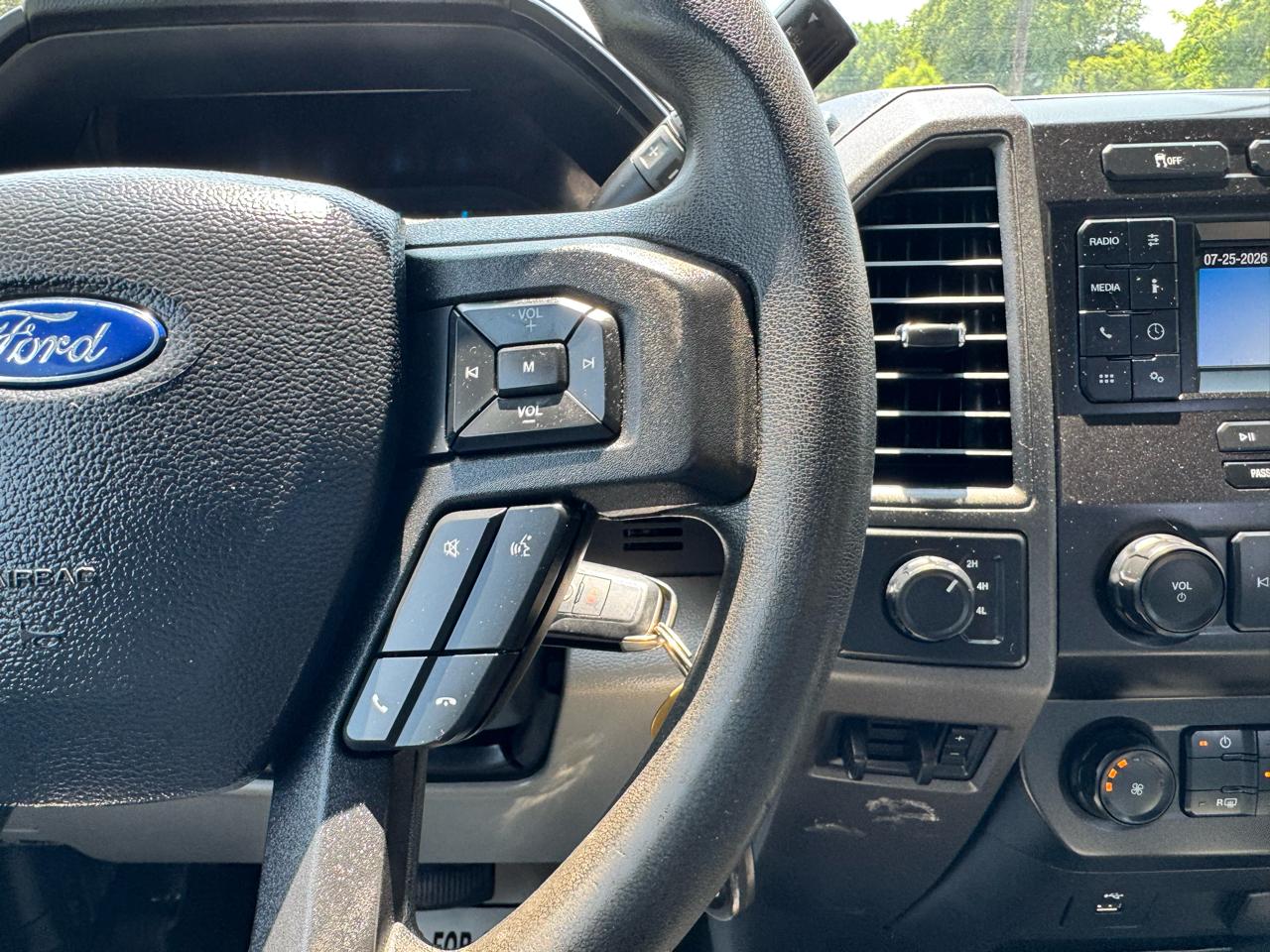 Ford Super Duty F-350 DRW Lariat 4WD Crew Cab 179" WB 60" CA 2021