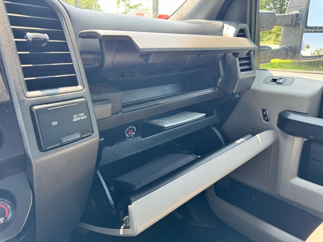 Ford Super Duty F-350 DRW Lariat 4WD Crew Cab 179" WB 60" CA 2021