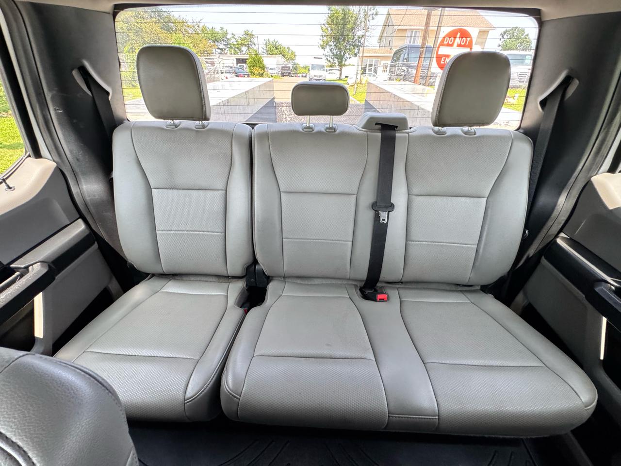 Ford Super Duty F-350 DRW Lariat 4WD Crew Cab 179" WB 60" CA 2021