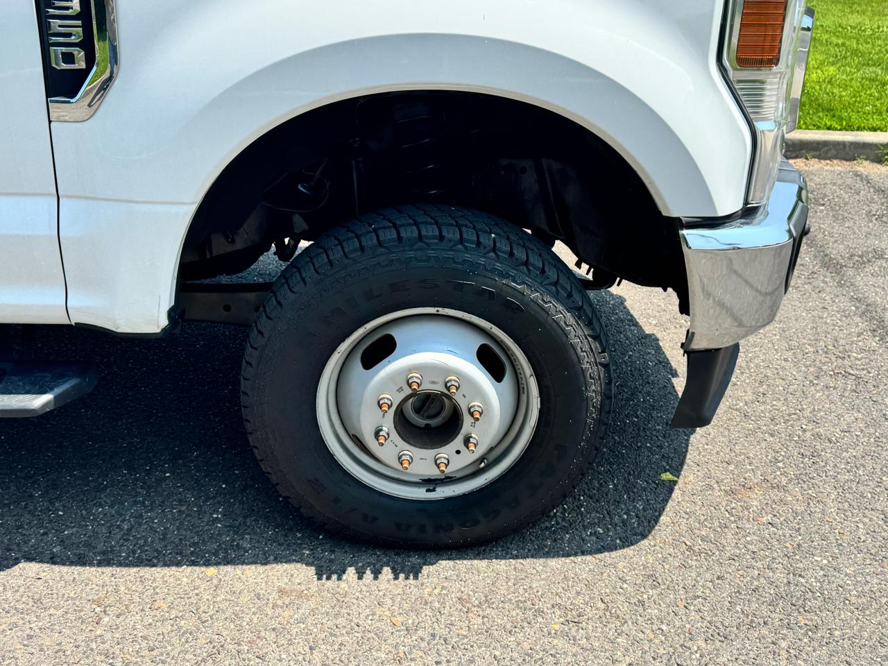 Ford Super Duty F-350 DRW Lariat 4WD Crew Cab 179" WB 60" CA 2021