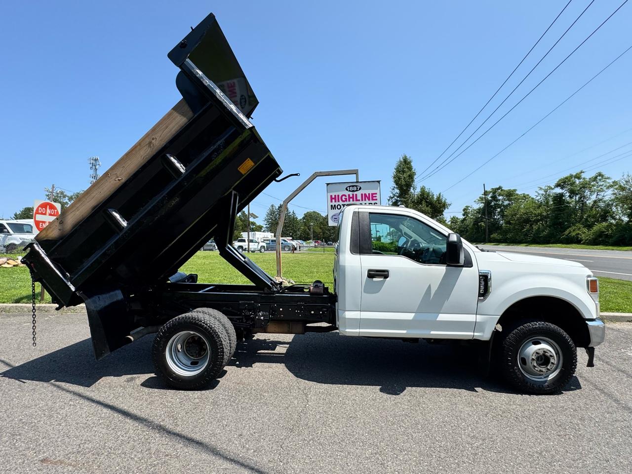 Ford Super Duty F-350 DRW XLT 4WD Reg Cab 145" WB 60" CA 2021