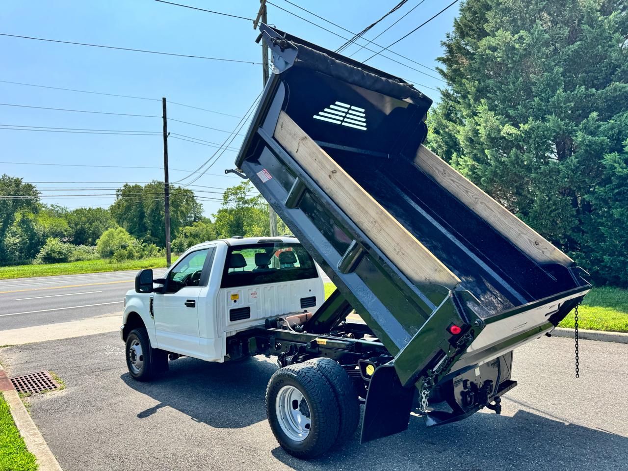 Ford Super Duty F-350 DRW XLT 4WD Reg Cab 145" WB 60" CA 2021
