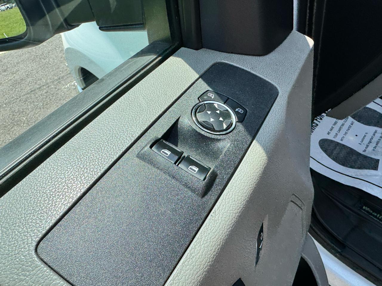 Ford Super Duty F-350 DRW XLT 4WD Reg Cab 145" WB 60" CA 2021