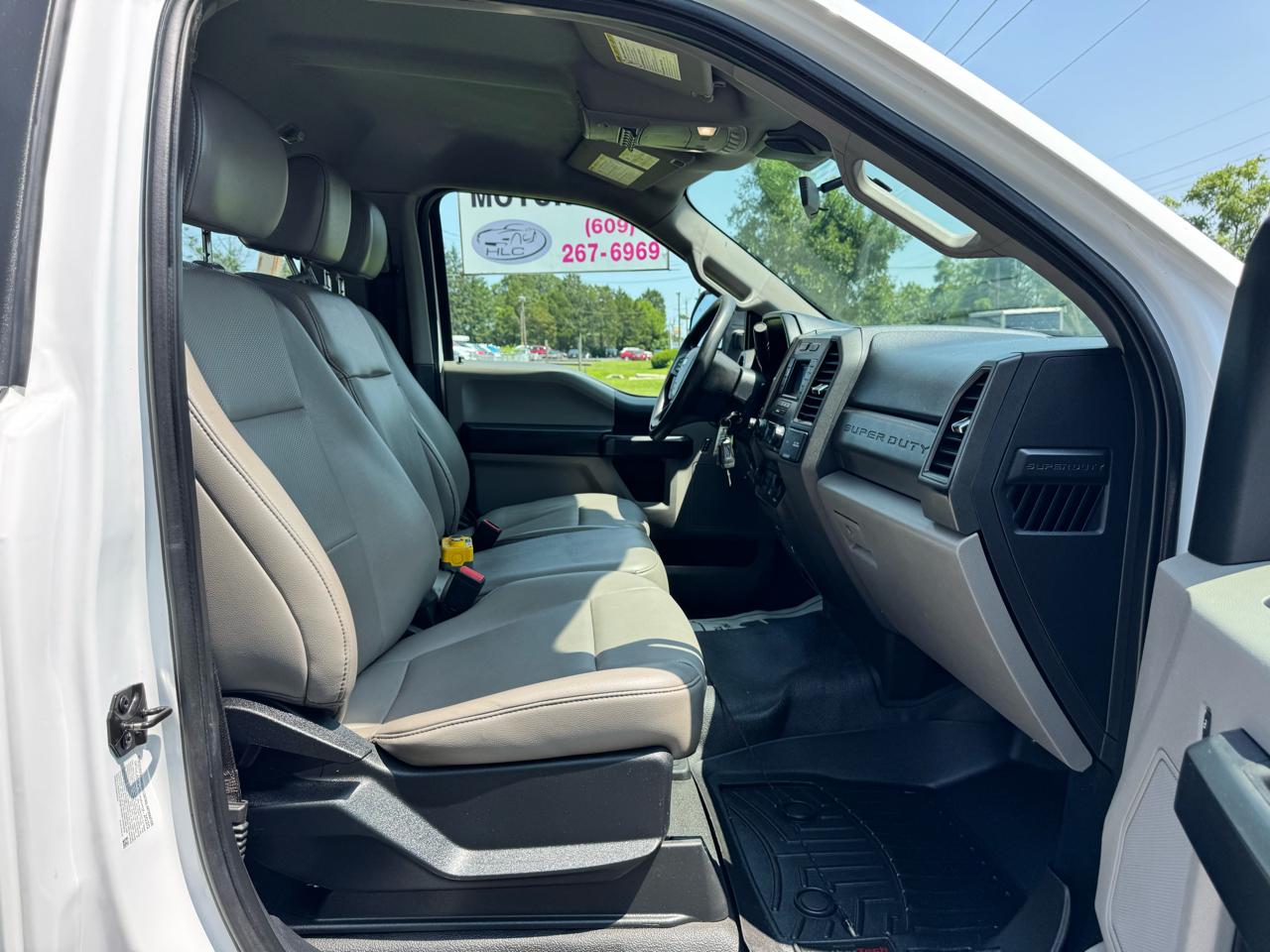 Ford Super Duty F-350 DRW XLT 4WD Reg Cab 145" WB 60" CA 2021