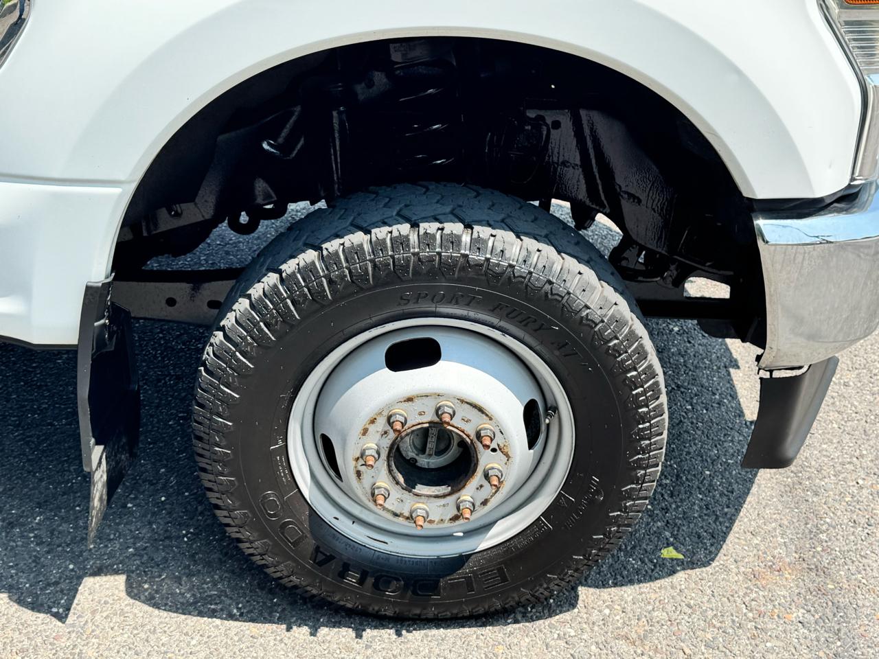 Ford Super Duty F-350 DRW XLT 4WD Reg Cab 145" WB 60" CA 2021