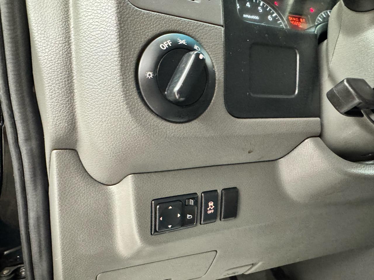 Nissan NVP 3500 V6 SV 2014