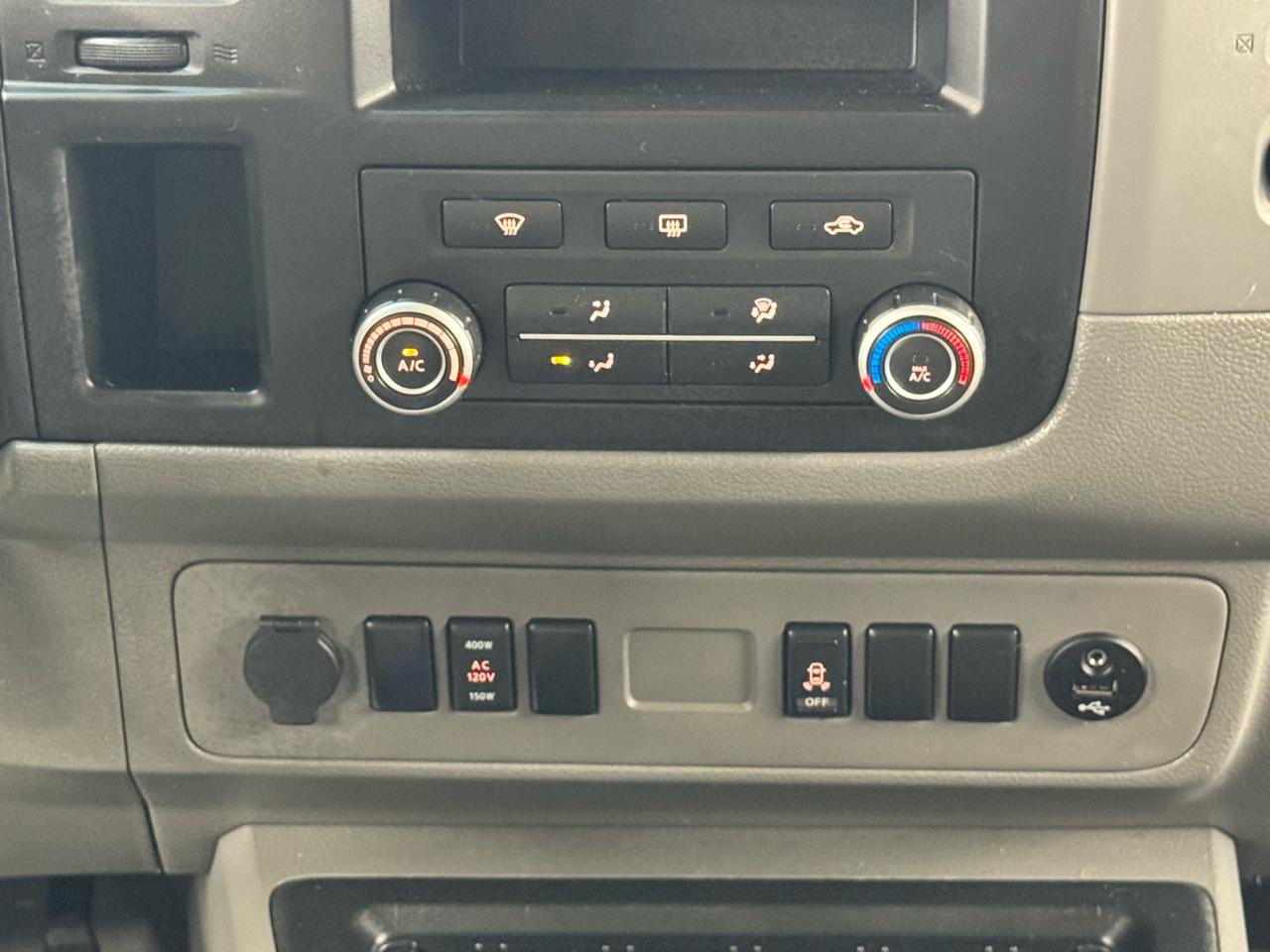 Nissan NVP 3500 V6 SV 2014