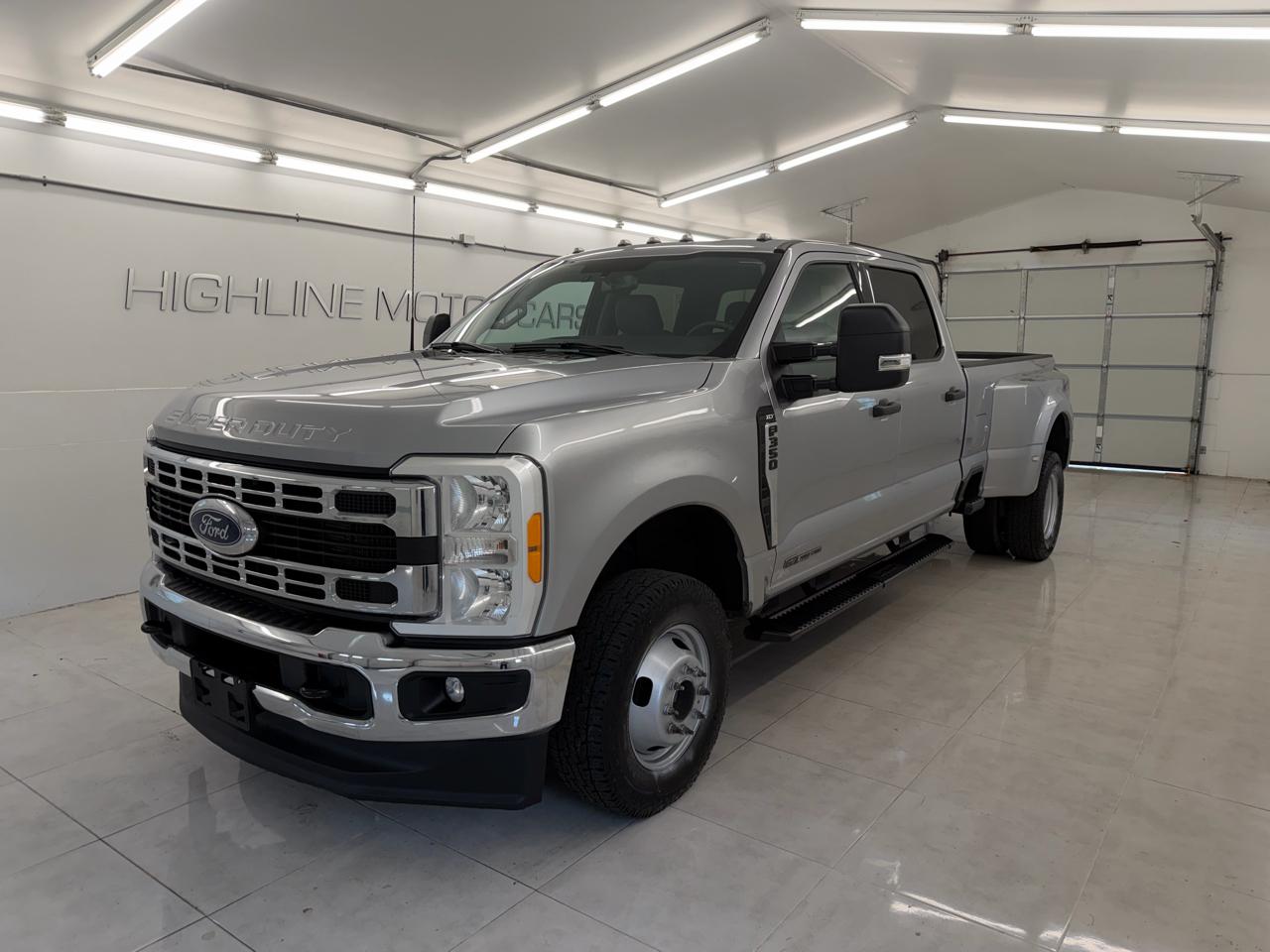 Ford Super Duty F-350 DRW 4WD Crew Cab 172" XLT 2023