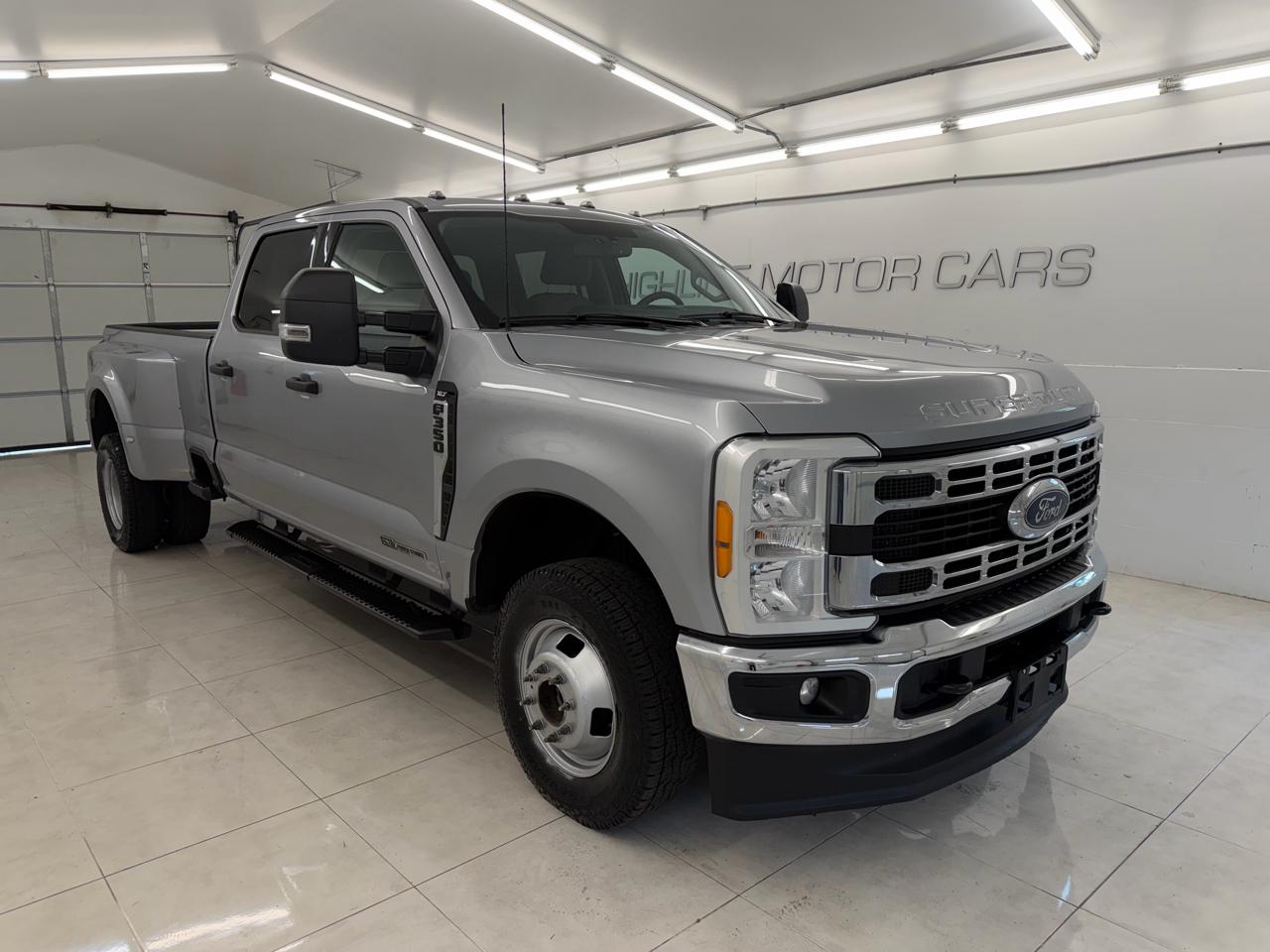 Ford Super Duty F-350 DRW 4WD Crew Cab 172" XLT 2023