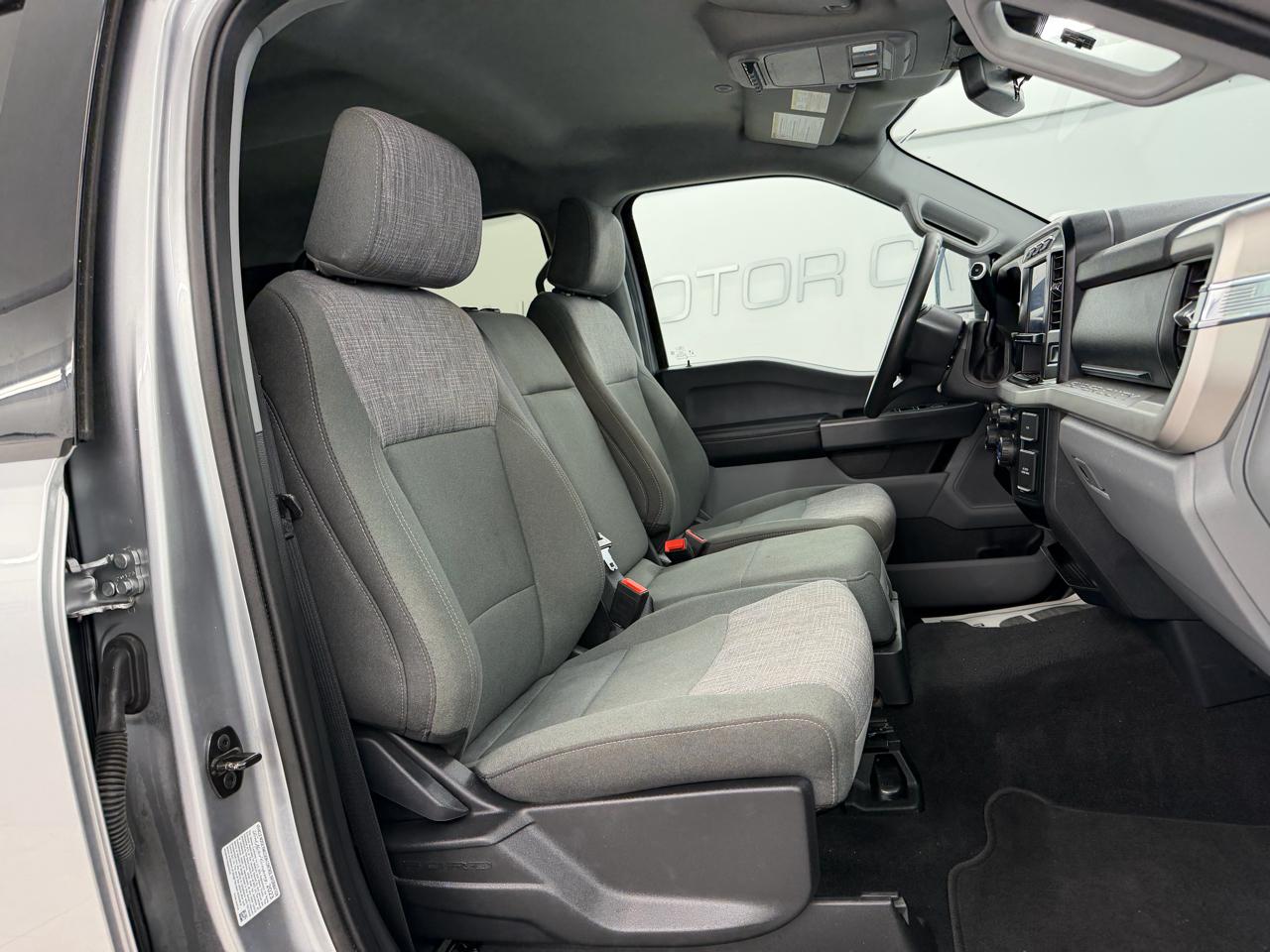 Ford Super Duty F-350 DRW 4WD Crew Cab 172" XLT 2023