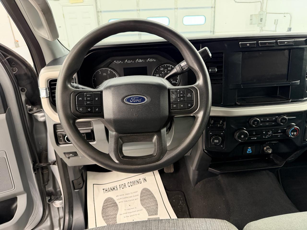 Ford Super Duty F-350 DRW 4WD Crew Cab 172" XLT 2023