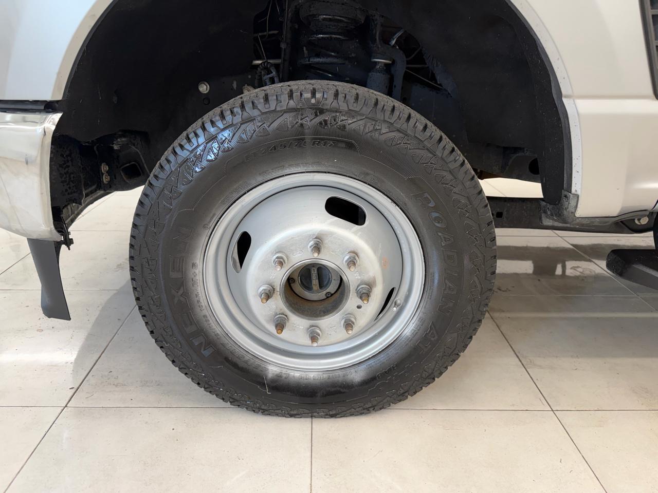 Ford Super Duty F-350 DRW 4WD Crew Cab 172" XLT 2023
