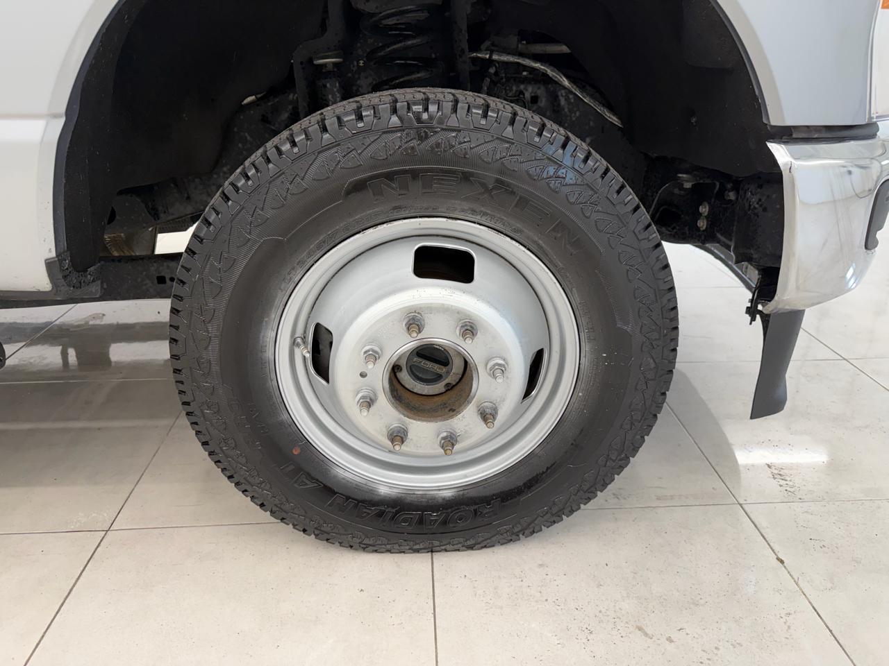 Ford Super Duty F-350 DRW 4WD Crew Cab 172" XLT 2023